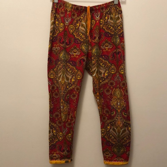 Boho Patterned Capri Length Leggings - Picture 3 of 12